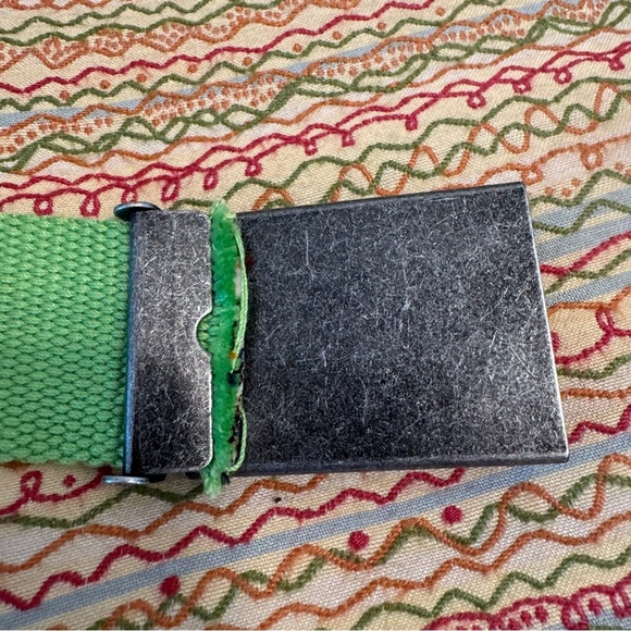 Penguin Logo by Munsingwear Belt Buckle with Green adjustable belt - Picture 5 of 6